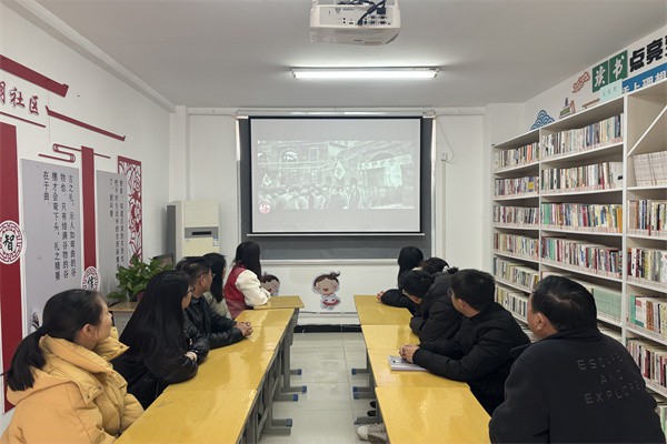 2023年12月13日吕赵社区15分钟阅读圈开展&ldquo;铭记历史 勿忘国耻&rdquo; 国家公祭日爱国主义教育活动.jpg