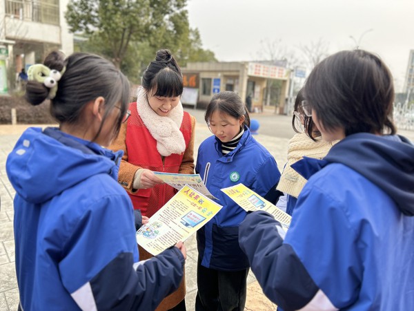 滁州市南谯区同乐街道同乐社区新时代文明实践站,2024年1月10日上午,开展“心头常亮红绿灯 文明交通伴我行”主题活动1.jpg