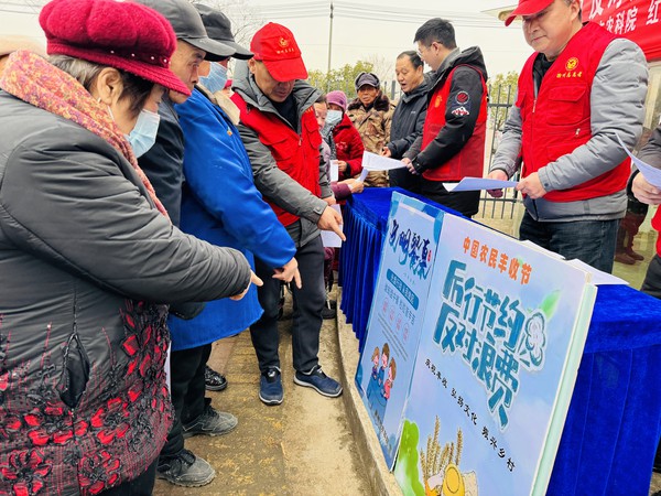 红庙社区新时代文明实践站联合滁州市农业农村局。2024年1月16日下午，在创业中苑二期开展&ldquo;崇尚节约 反对浪费 光盘行动 从我做起&rdquo;主题宣传活动（拍摄作者：红庙社区高超） (1).jpg