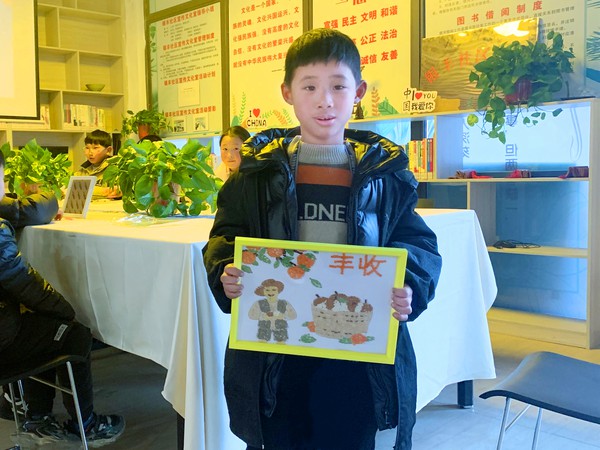 2024年1月17日银丰社区在农家书屋组织&ldquo;五谷画丰收 巧手迎新年&rdquo;活动（拍摄人：朱桐，拍摄单位：银丰社区） (4).jpg