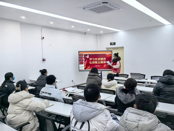 滁州市南谯区发能国际城社区新时代文明实践站,2024年1月24日上午开展“学习先进模范 弘扬敬业精神” (2).jpg