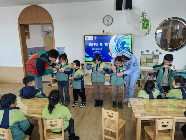 滁州市南谯区同乐街道东坡社区新时代文明实践站2024年1月23日上午开展&ldquo;爱牙护牙 如&rsquo;齿&lsquo;有趣&rdquo;科普活动  (8).jpg