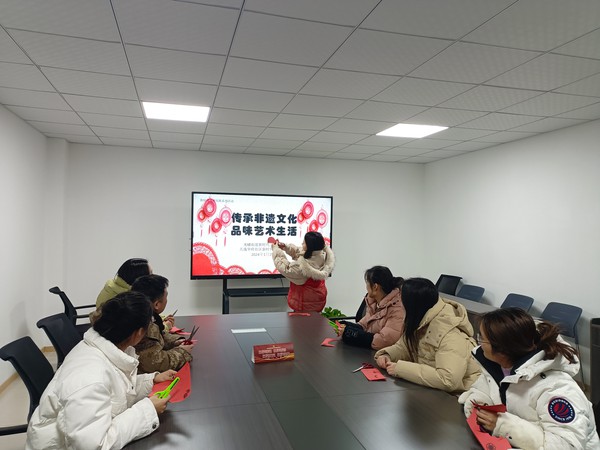 2024年1月25日,天逸华府社区新时代文明实践站开展“传承非遗文化 品味艺(1).jpg