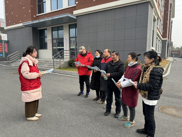 陡岗社区2024年1月30日上午开展防范于心，反诈于心&ldquo;主题宣传活动（拍摄单位：陡岗社区，拍摄人：张苗苗）（2）.jpg