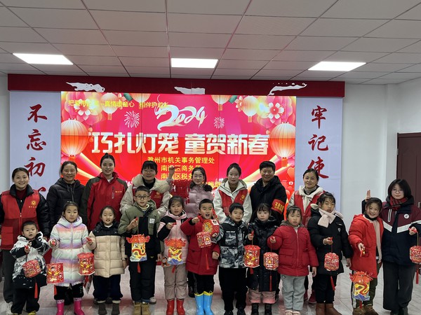 巧扎灯笼 童贺新春1.jpg