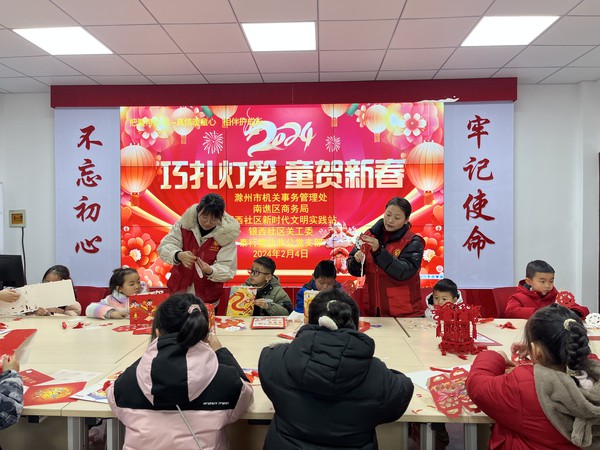 巧扎灯笼 童贺新春2.jpg