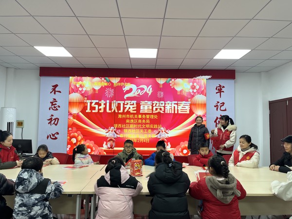 巧扎灯笼童贺新春3.jpg