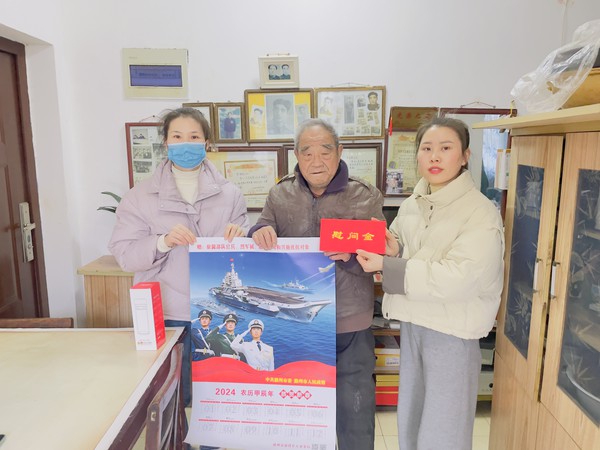 李国柱春节慰问.jpg