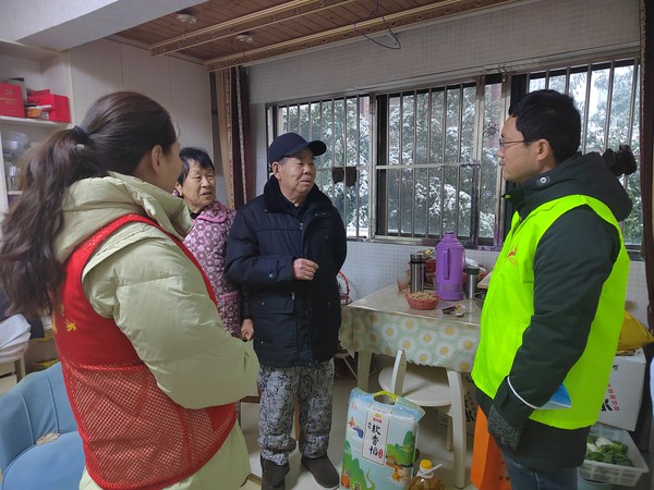 滁州市南谯区同乐街道阳明社区新时代文明实践站，2024年2月5日下午，开展困难群众走访慰问活动（3）.jpg