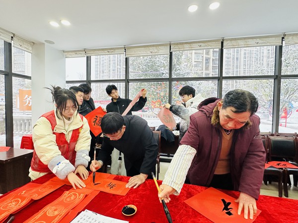 滁州市南谯区龙蟠街道永乐社区侨胞之家开展“侨心永向党 欢喜迎新春”主题活动 (4).jpg