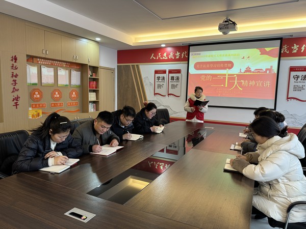 陡岗社区新时代文明实践站2024年2月5日下午开展“关于认真学习宣传贯彻党的二十大精神”宣讲（拍摄单位：陡岗社区，拍摄人：张苗苗）（2）.jpg