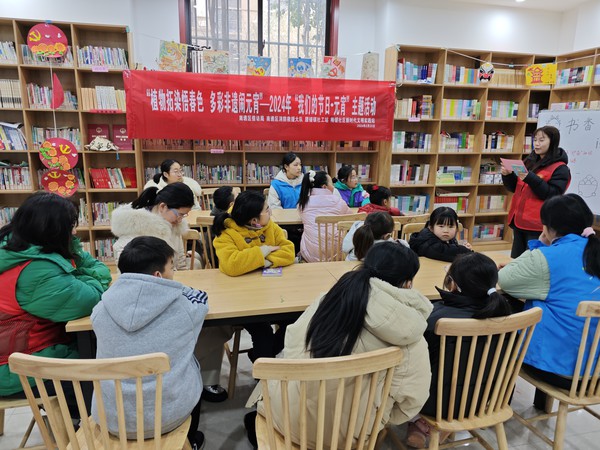 梅铺社区新时代文明实践站2月23日开展开展“植物拓染悟春色 多彩非遗闹元宵”我们的节日-元宵主题活动 (2).jpg