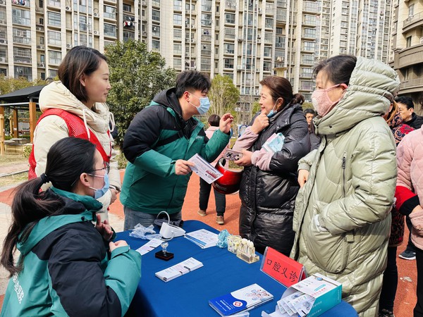 永乐社区侨胞之家开展“志愿服务进社区 便民惠民暖侨心”主题活动 (2).jpg