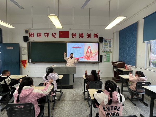 唱《学习雷锋好榜样》.jpg