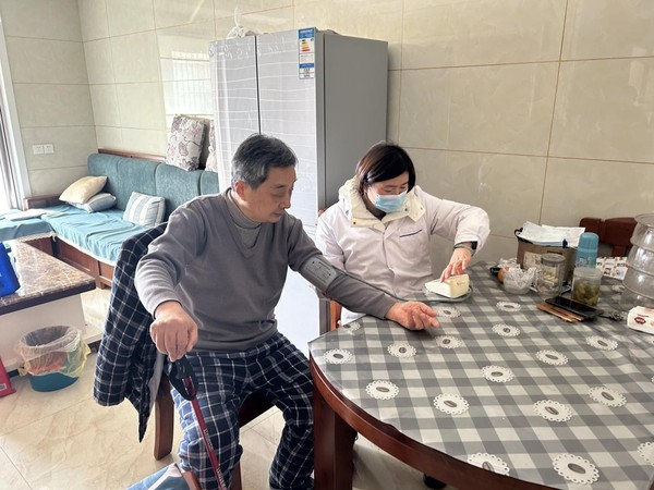 20240312同乐社区上门看望退役军人.jpg