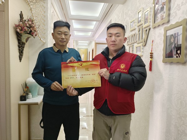 20240312花园社区上门送四有义务兵喜报.jpg