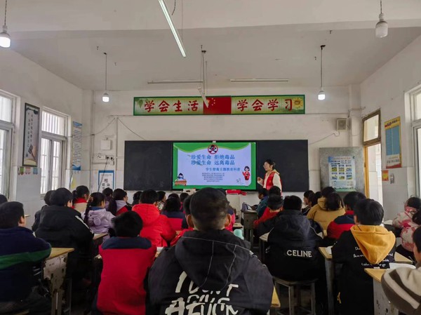 银东社区2024年3月13日上午，开展&ldquo;珍爱生命 拒绝毒品 珍爱生命 远离毒品&rdquo; 学生禁毒主题教育科普活动  拍摄者：张雅雯     工作单位：银东社区 (3).jpg