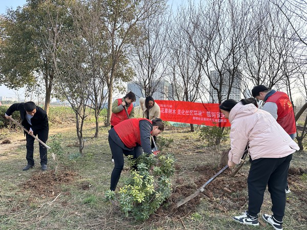 滁州市南谯区同乐街道阳明社区新时代文明实践站，2024年3月12日下午，开展“种植花草树木 美化社区环境”植树节主题活动.jpg
