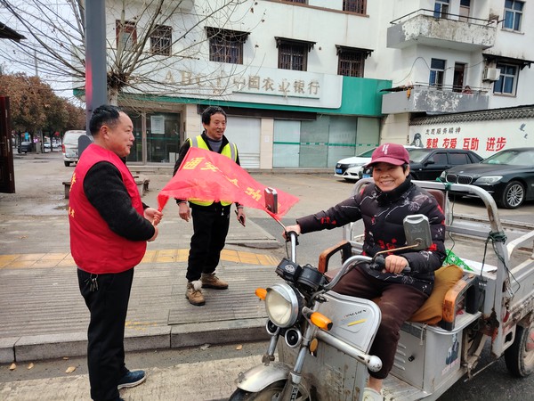 2024年3月5日龙亭社区新时代文明实践站开展道路安全劝导志愿活动（拍摄单位：龙亭社区 拍摄者：陈莹莹）.jpg