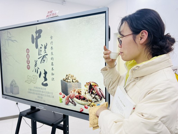 滁州市南谯区发能国际城社区新时代文明实践站，2024年3月14日晚上，开展开展青年加油站——发能青年夜校（第一期）中医沙龙讲座（丰富文化生活）（拍摄人：钟楚仪 拍摄单位：发能国际城社区）  (3).jpg