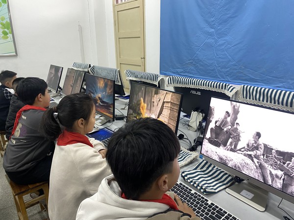 校园文化活动3：2024年4月3日，滁州市南谯区沙河学校开展了以“缅怀革命先烈 传承红色基因”为主题的清明祭英烈活动。..jpg