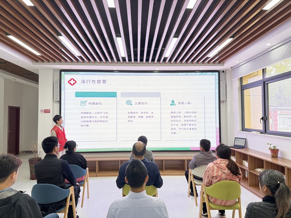 紫南社区新时代文明实践站2024年4月3日上午在社区一楼开展&ldquo;健康入春 预防先行&rdquo;春季传染病预防主题活动（ 拍摄者：钟茂胜 拍摄单位：紫南社区） (3).jpg
