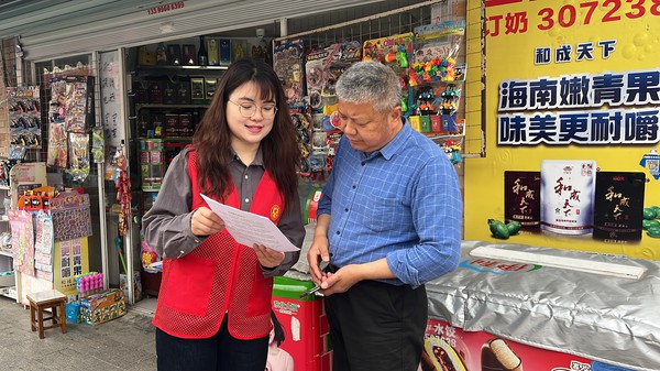 银东社区2024年4月2日上午，联合共建单位开展&ldquo;绿色清明&middot;文明祭祀&rdquo;&mdash;&mdash;2024年&ldquo;我们的节日&bull;清明&rdquo;主题活动。  拍摄者：张雅雯     工作单位：银东社区  (8).jpg