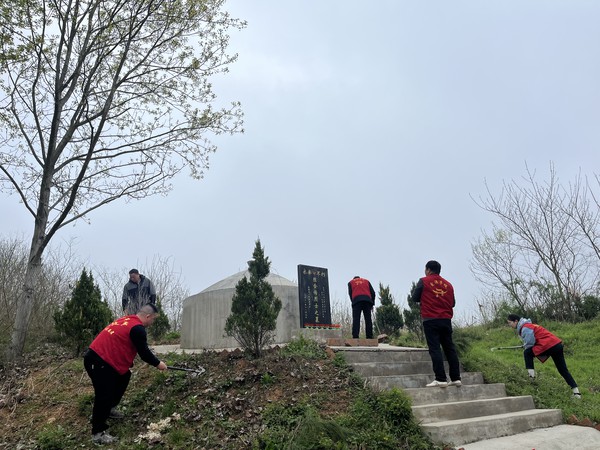 草王村文明实践站，2024年4月2日上午开展&ldquo;文明祭扫 缅怀先烈&rdquo;活动 (2).jpg