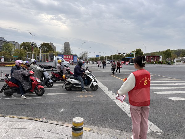 滁州市南谯区同乐街道阳明社区新时代文明实践站，2024年4月10日下午，开展文明交通劝导志愿服务活动.jpg