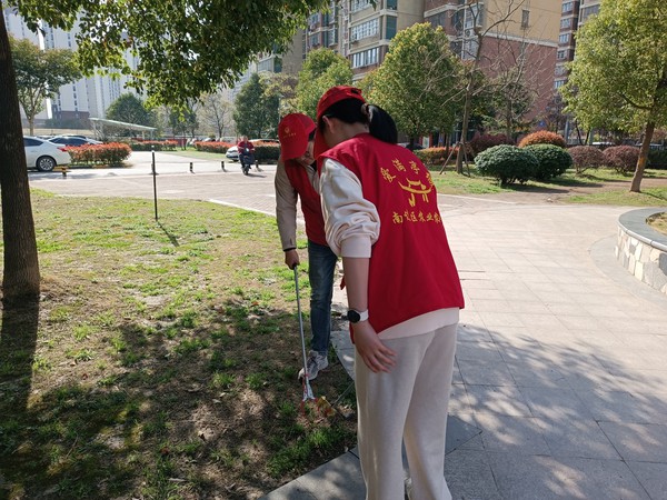 3月29日下午，区农业农村局志愿者深入红庙社区开展&ldquo;周五一小时 扮靓我的家&rdquo;志愿服务活动。.jpg