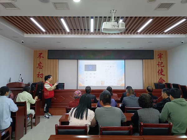 2024年5月7日万桥社区开展“智慧助老进社区，践行为民办实事”活动2.jpg