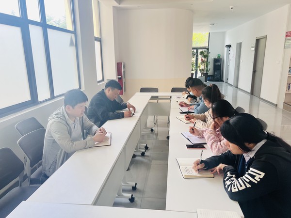 中都社区组织学习新修订《中国共产党纪律处分条例》.jpg