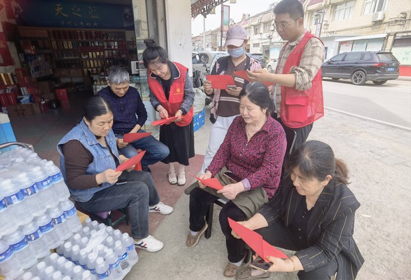 2024年5月9日腰铺社区新时代文明实践站&ldquo;抵制高额彩礼 倡导文明婚俗&rdquo;主题宣传活动.jpg
