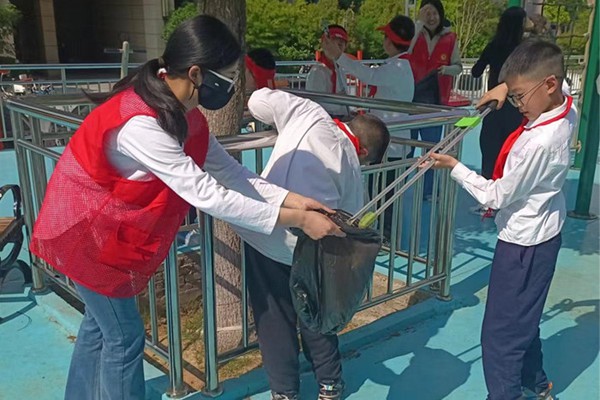 组织开展校外劳动实践活动.jpg