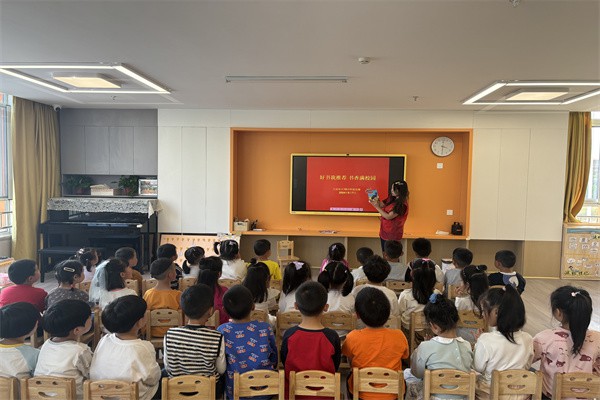 2024年5月7日吕赵社区15分钟阅读圈开展“好书我推荐 书香满校园”阅读分享活动（拍摄单位：吕赵社区 拍摄者：计佳新） (1).jpg