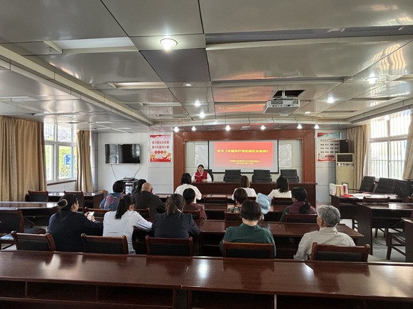 5月15日花园社区组织学习《中国共产党纪律处分条例》.jpg