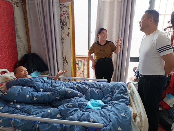 20240522南谯区退役军人事务局安国营主任到同乐街道慰问困难退役军人马俊.jpg
