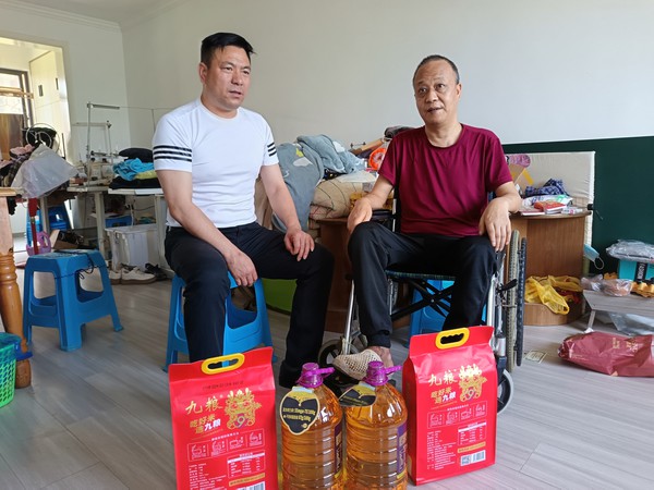 20240522南谯区退役军人事务局安国营主任到同乐街道慰问困难退役军人张道政.jpg