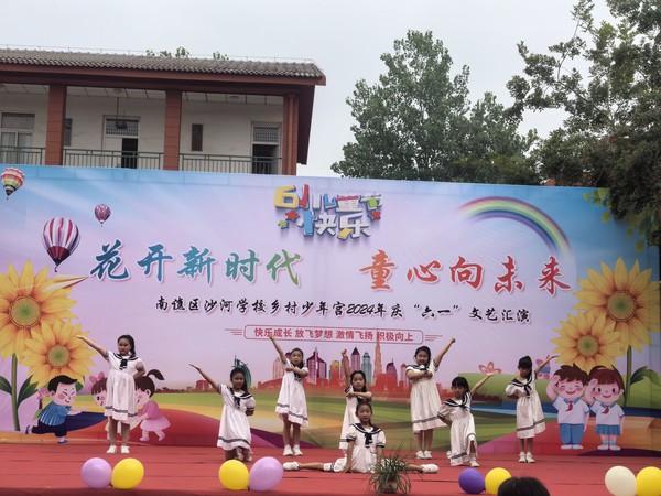三年级舞蹈《孩子的天空》.jpg