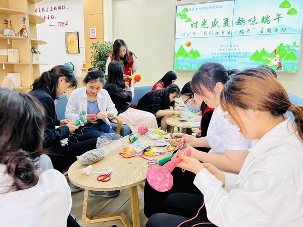 滁州市南谯区同乐街道东坡社区 新时代文明实践站2024年6月6日上午开展&ldquo;时光盛夏 趣味端午&rdquo;滁州市&ldquo;我们的节日&middot;端午&rdquo;主题活动 (5).jpg