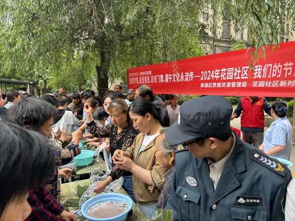 2024年6月6日花园社区开展“包粽传情,投壶竞技,彩线飞舞,端午文化永流传”主题活动.jpg