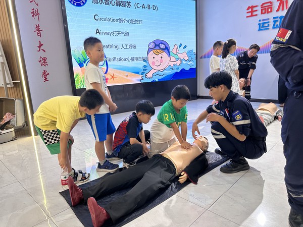 滁州市南谯区同乐街道阳明社区新时代文明实践站，2024年7月17日上午，开展&ldquo;暑期伴我行 安全防溺水&rdquo;主题宣传活动 (2).jpg