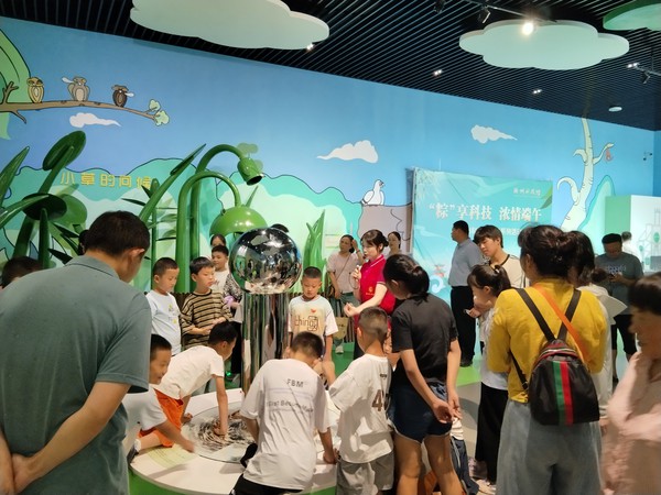 滁州市南谯区同乐街道阳明社区新时代文明实践站，2024年7月20日上午，开展&ldquo;探索科学奥秘 畅享文明旅游&rdquo;主题活动 (2).jpg