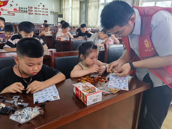 2024年7月26日腰铺社区“创意乐高 快乐成长”——国潮积木拼装活动 (2).jpg