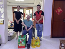 8.1慰问残疾退役军人李军.jpg
