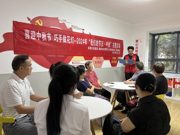 9月13日开展“喜迎中秋节 巧手做花灯 ”主题活动3.jpg