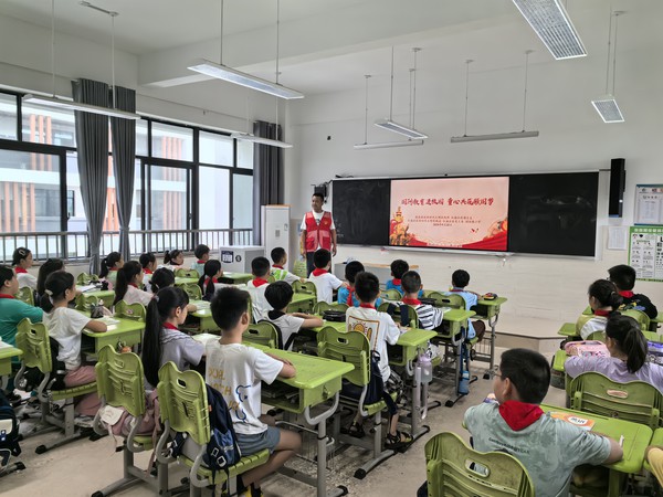 红庙社区新时代文明实践站，2024年9月20日上午，在创业路小学开展“国防教育进校园 童心共筑强国梦”主题活动。（拍摄作者：红庙社区刘申昇） (6).jpg