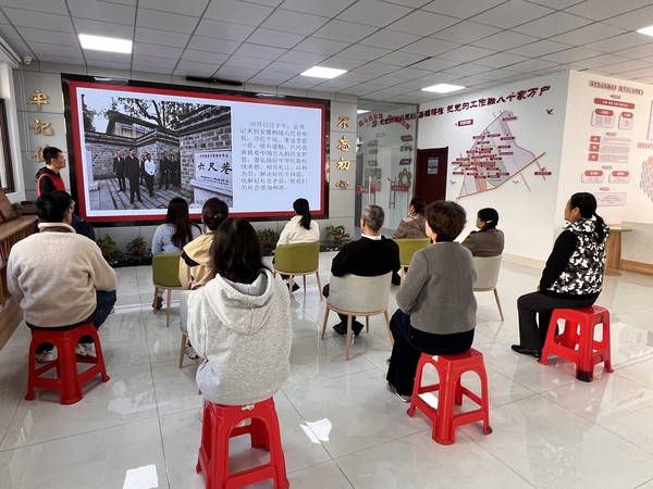 银东社区2024年11月5日，开展“学习六尺巷精神，弘扬礼让美德”主题活动。拍摄者：彭静     工作单位：银东社区.jpg