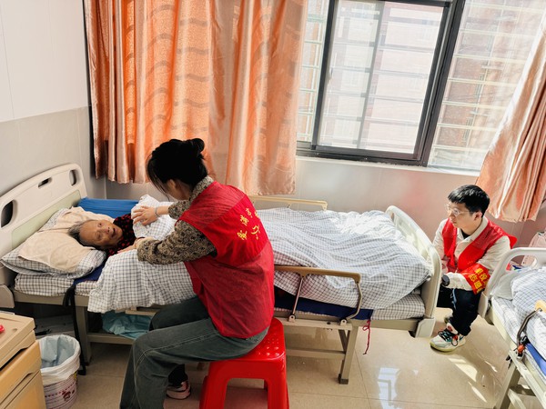 红庙社区新时代文明实践站,2023年10月20日上午,在辖区敬老院开展“橙色敬老 与爱常伴主题活动(拍摄作者:红庙社区高超) (1).jpg