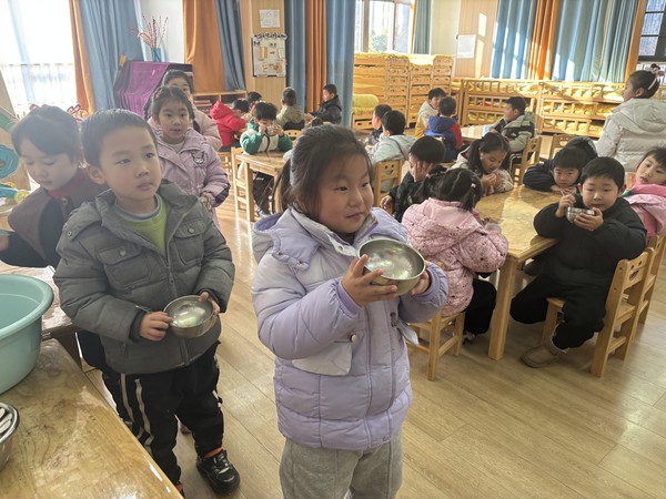2025年1月10日，花园社区联合东坡幼儿园开展“厉行节约  反对浪费”主题活动1.jpg